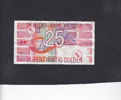 Beschrijving voorzijde: ROODBORSTJE